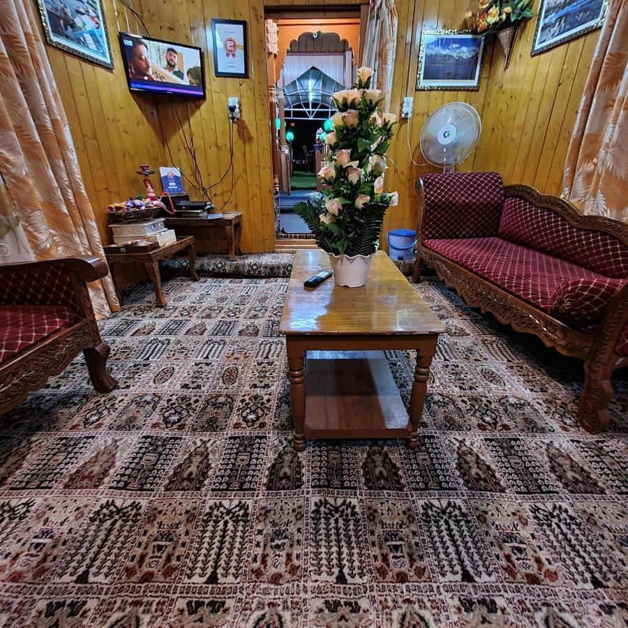 Tashkand Houseboat Srīnagar Esterno foto