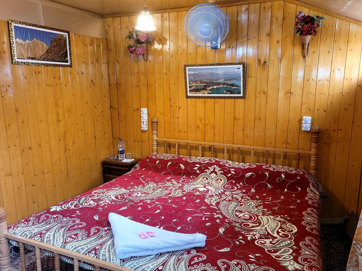 Tashkand Houseboat Srīnagar Esterno foto