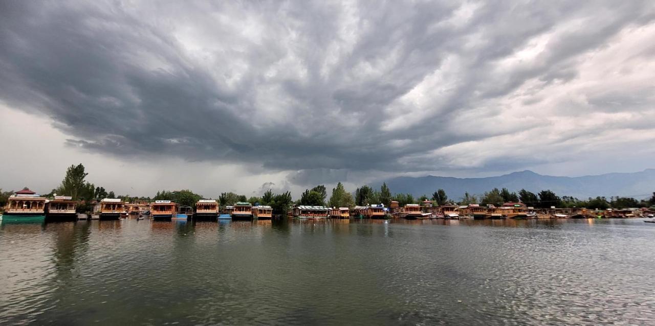 Tashkand Houseboat Srīnagar Esterno foto