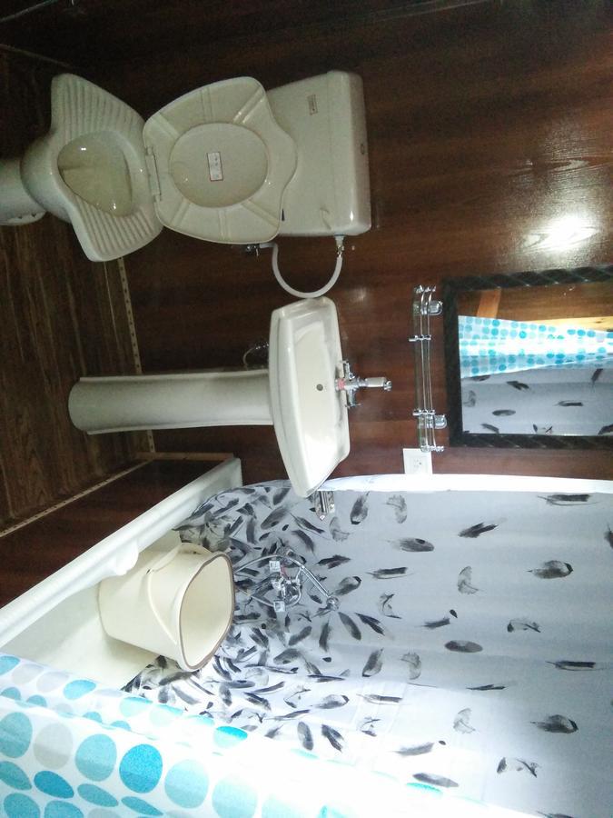 Tashkand Houseboat Srīnagar Esterno foto