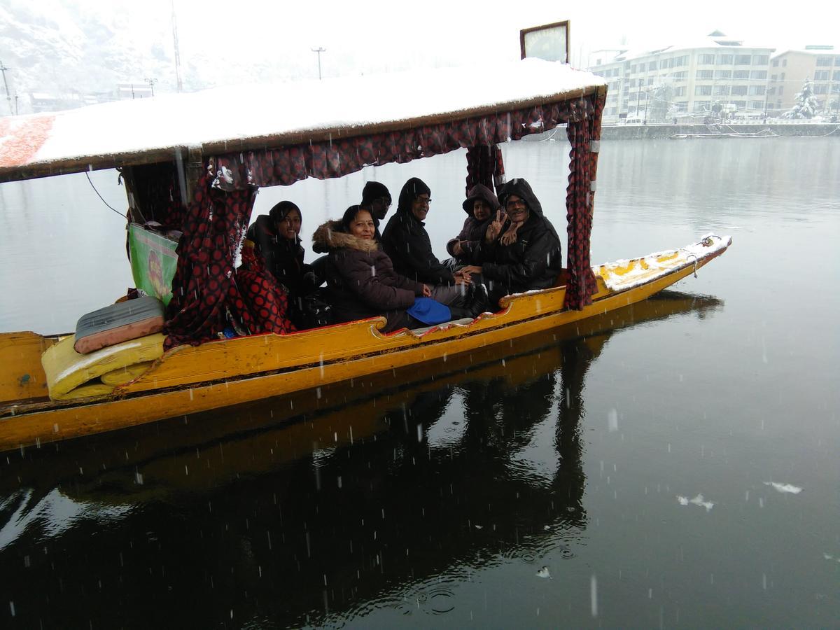 Tashkand Houseboat Srīnagar Esterno foto