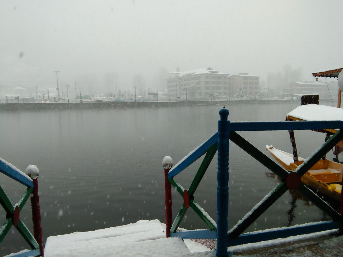 Tashkand Houseboat Srīnagar Esterno foto